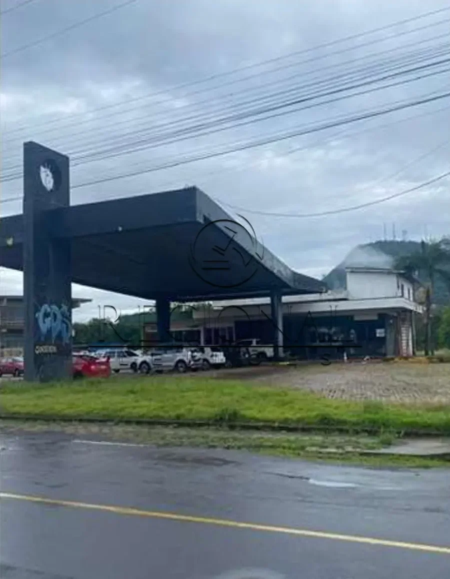 Prédio Comercial com 677m² para Posto de Gasolina