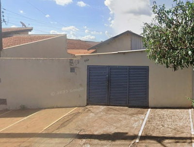 Casa com 2 dormitórios e 48m² de área construída