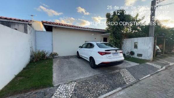 Casa com 3 quartos, 2 banheiros e 2 vagas de garagem