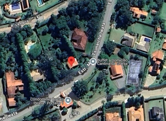 Terreno 1968m² com 2 casas simples, declive leve, desocupado