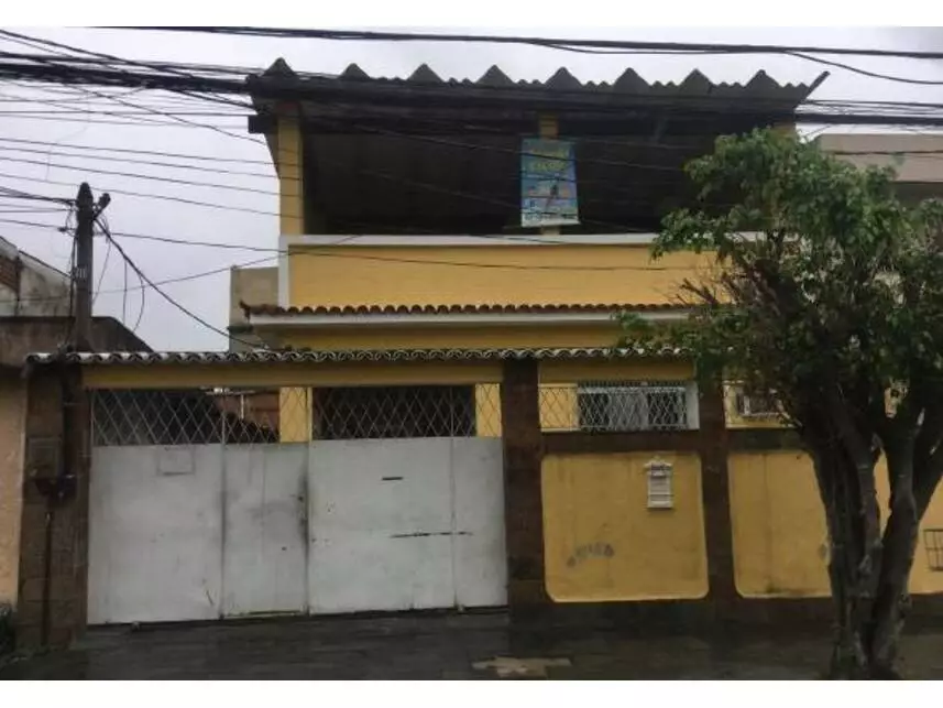 Casa em leilão com 321m² construída e 225m² de terreno