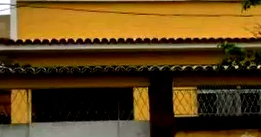 Casa em leilão com 321m² construída e 225m² de terreno