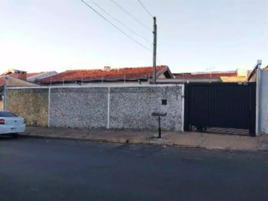 Casa em Leilão com 139m² Construída e 181m² de Terreno