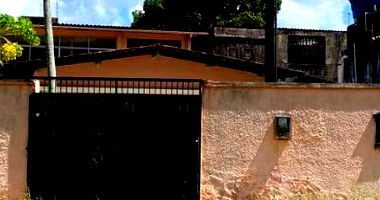 Casa padrão com 2 quartos, 1 banheiro, 221m² construída, ocupada