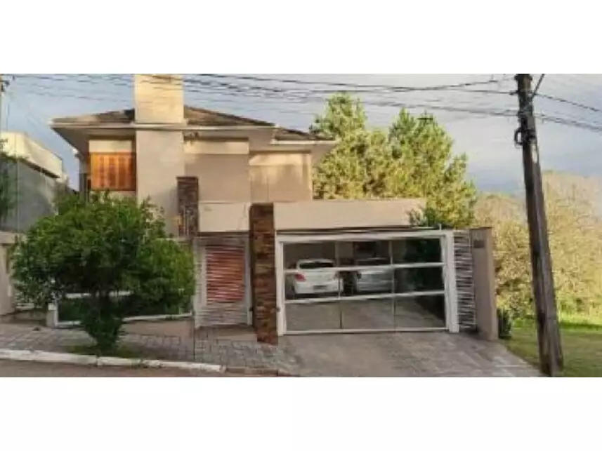 Casa ocupada com 231,96m² construída e terreno de 330m²