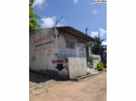 Prédio comercial com 244,76m², terreno 655,50m², necessita reparos