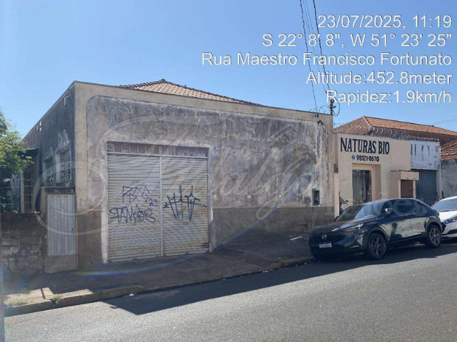 Galpão com 294,92m² e área externa coberta