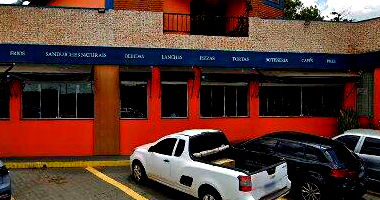 Amplo imóvel comercial com 471m², 4 quartos, 3 banheiros e garagem