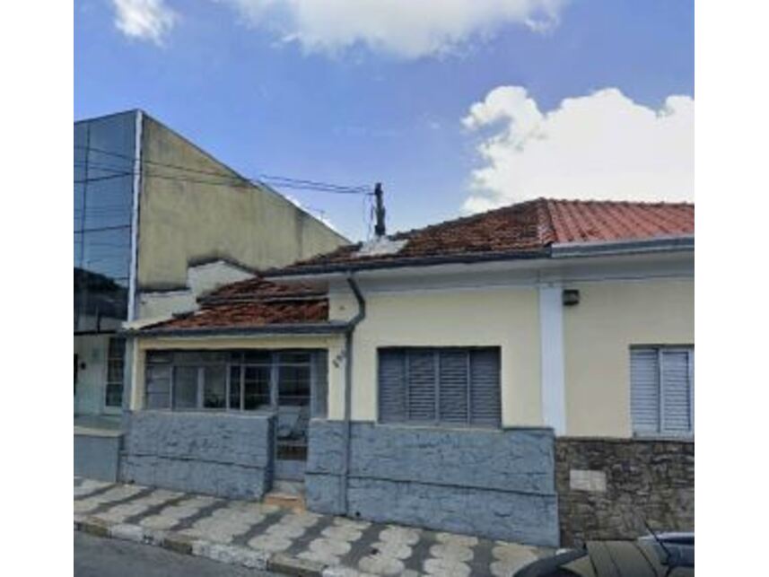 Casa com 33,33% de parte ideal, 102,79m², ocupada