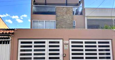 Imóvel de 3 pavimentos com 3 quartos e 4 banheiros em Brasília