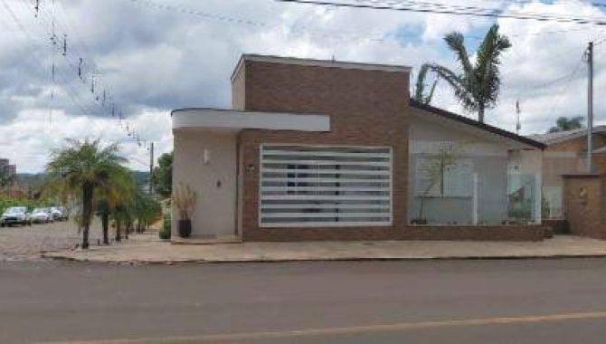Casa com 4 quartos, 3 banheiros e 1 vaga de garagem