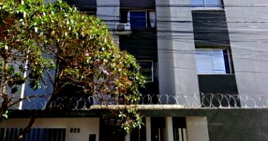 Apto 302 com 3 quartos e 2 banheiros no Edifício Peniel, desocupado
