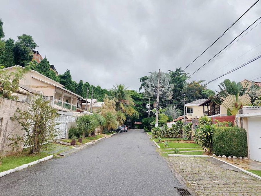 Casa em condomínio com 4 quartos, 4 banheiros e 1 vaga de garagem