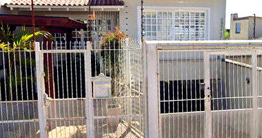 Casa com 4 dorms e 3 banheiros em Santa Tereza - Porto Alegre