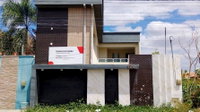 Casa Padrão com 3 Quartos, 5 Banheiros e 345m² de Área Construída - Desocupada