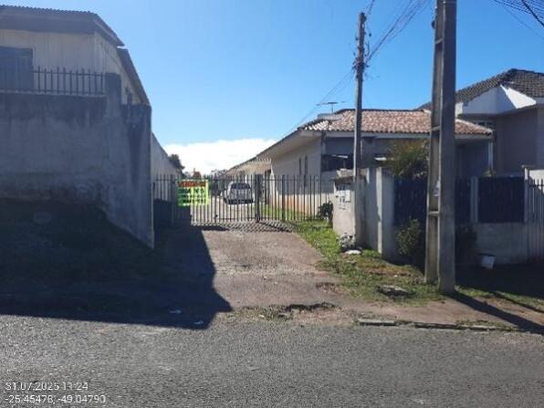 Casa com 1 quarto, 1 banheiro e 1 vaga de garagem