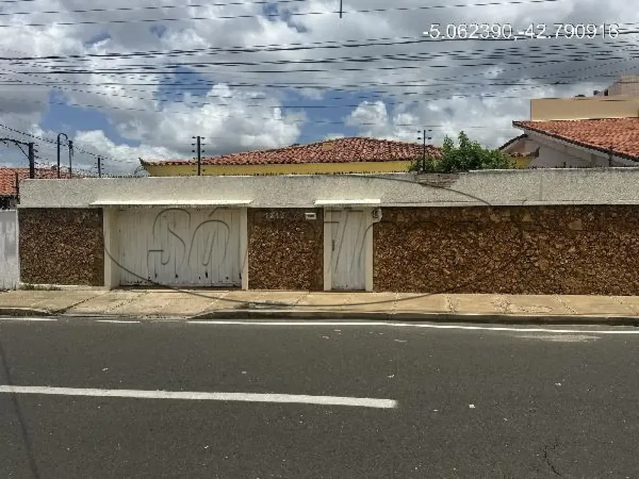 Casa com 3 Quartos e 3 Banheiros em Teresina
