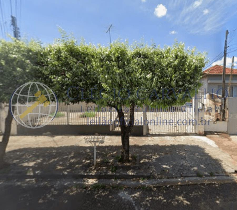 Casa com 2 residências e terreno em Vila Anchieta