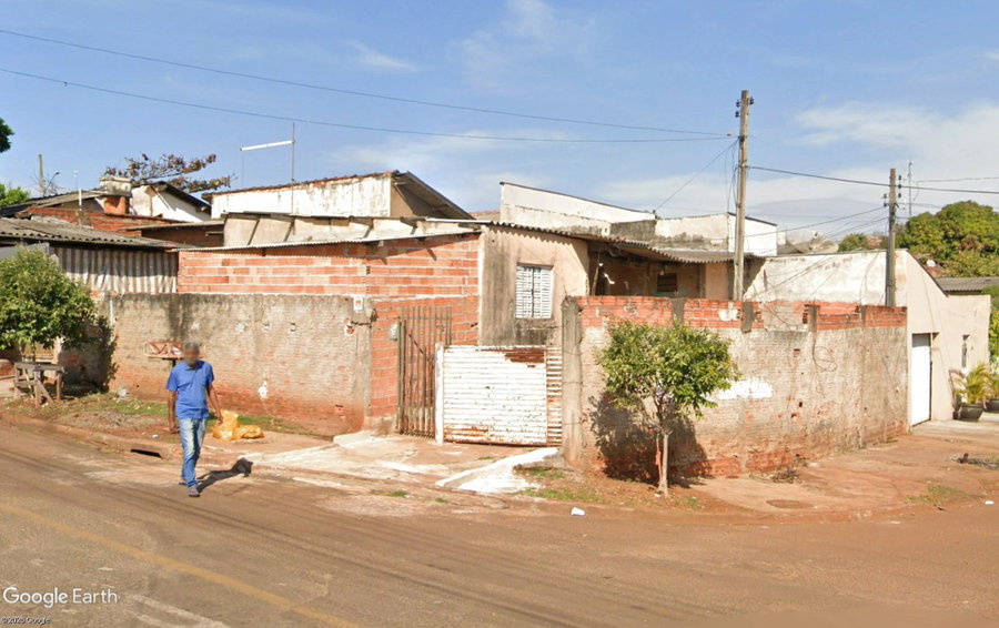 Terreno 242m² com casa de 93m² em Londrina - PR