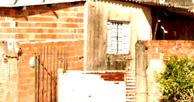 Terreno 242m² com casa de 93m² em Londrina - PR