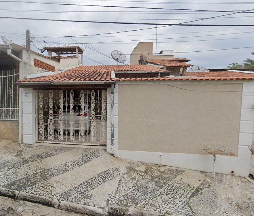 Casa residencial com 114m² construída, ocupada, 0 vagas