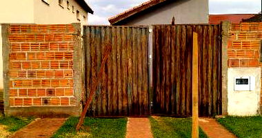 Casa com 2 Quartos e 1 Vaga em Dourados