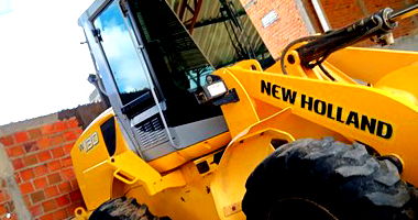 PÁ CARREGADEIRA NEW HOLLAND W130