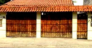 Casa Ocupada com 4 Quartos e 278m² de Área Construída