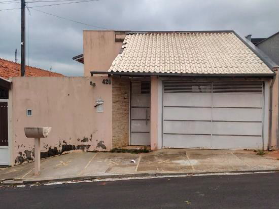 Casa com 182m² em Garça - Ocupada