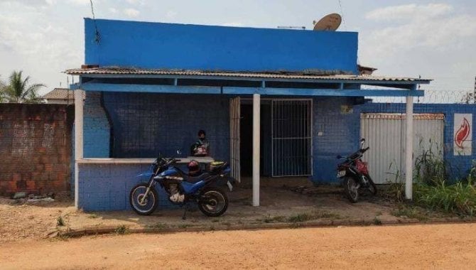 Espaçosa Loja Comercial com 96m² Construídos e Área Total, Ocupada