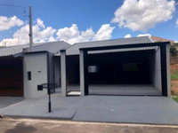 Casa padrão com 3 quartos, 2 banheiros, 1 vaga, área construída 152m²