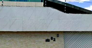 Casa com 190m² de terreno, ocupada, em leilão