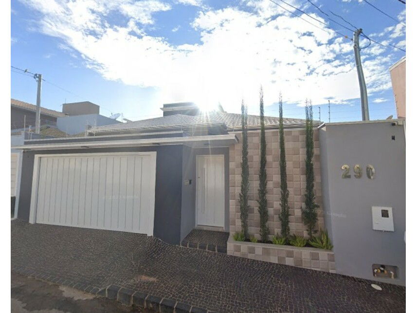 Casa com 360m² terreno e 227m² construída, imóvel ocupado