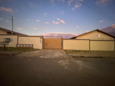 Casa com 3 Quartos em Águas Lindas de Goiás