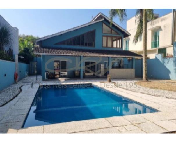 Casa com 3 quartos e 3+ vagas de garagem, 259,21m² construídos