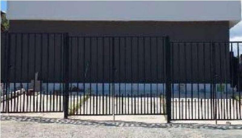 Casa com 33,22m², 1 quarto, 1 banheiro, área de serviço e cozinha