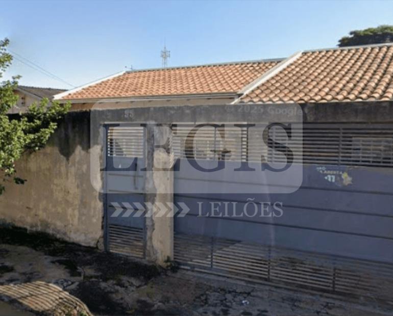 Terreno urbano com 200m² e casa popular em Londrina