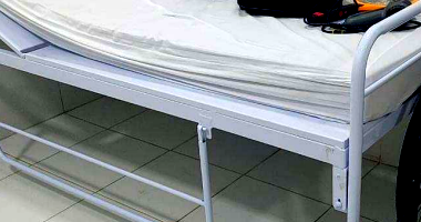 Cama hospitalar simples usada, item único para leilão