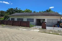 Casa com 220m², 3 quartos, 2 banheiros, ocupada