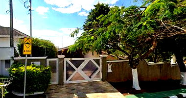Casa Ocupada no Jardim Siriema com Ampla Área Construída