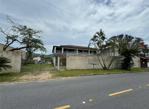 Casa com 6 quartos e 5 banheiros em Ponta Grossa, Maricá - RJ