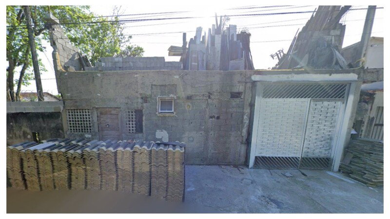 Terreno de 382m² com casa de alvenaria, murado, em Bertioga