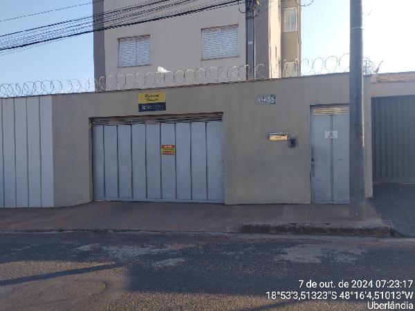 Apartamento com 2 Quartos e 1 Vaga em Uberlândia