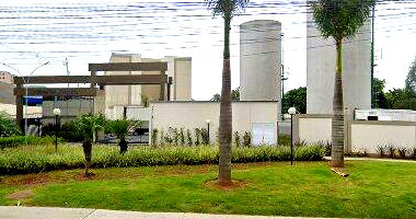 Confortável Apartamento com 2 Quartos e Garagem