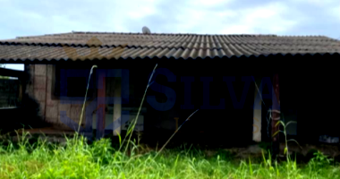 Casa com 2 quartos (1 suíte), varanda e 385m² construída