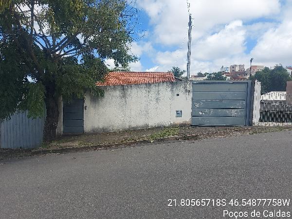 Casa 3 quartos, 1 banheiro, 1 vaga, 60,84m² construída, terreno 270m²