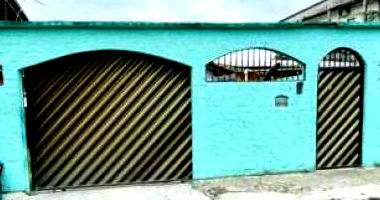 Casa com 400m² de terreno, ocupada, em Manaus