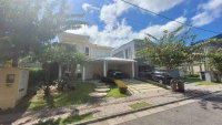 Casa ocupada com 3 quartos, 5 banheiros e piscina
