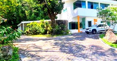 Casa com 5 dormitórios, 4 suítes, 900m² construídos, 2400m² de terreno