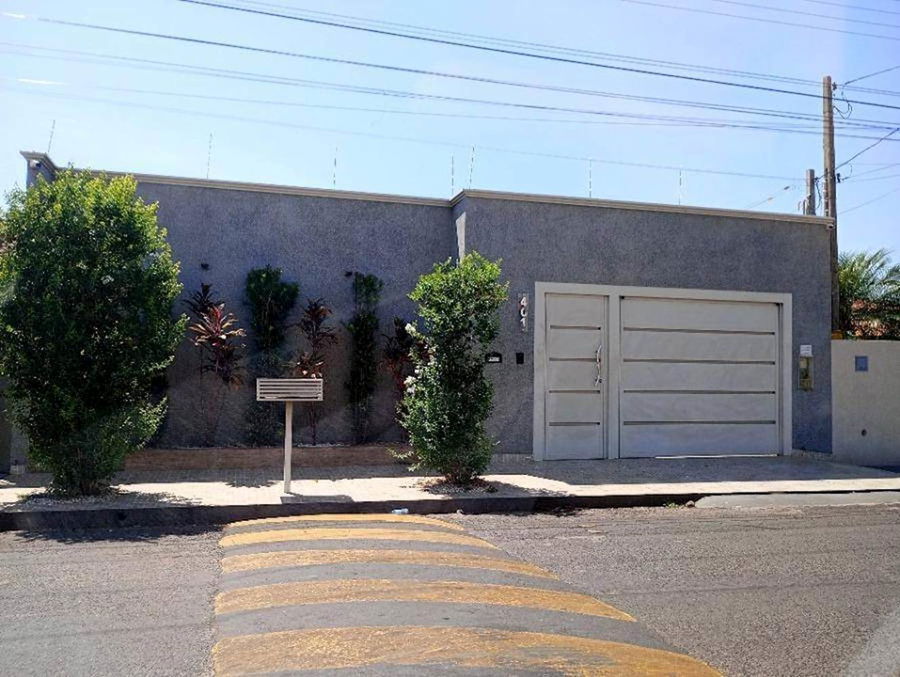 Casa Padrão com 4 Quartos e 1 Vaga em Macaubal
